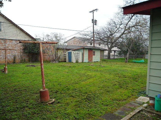 2nd image of 386 Lockener Ave