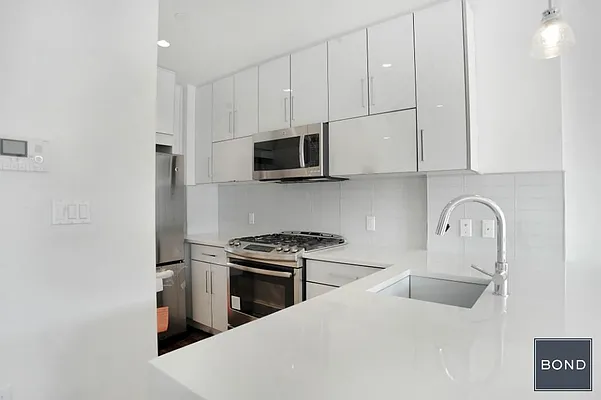 Sold by Bond New York | media 18