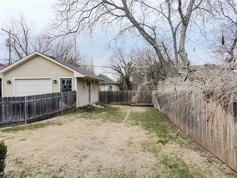 615 NW 16th St — Photo 33