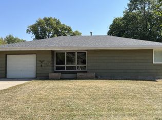 1605 6th Ave N, Windom, MN 56101
