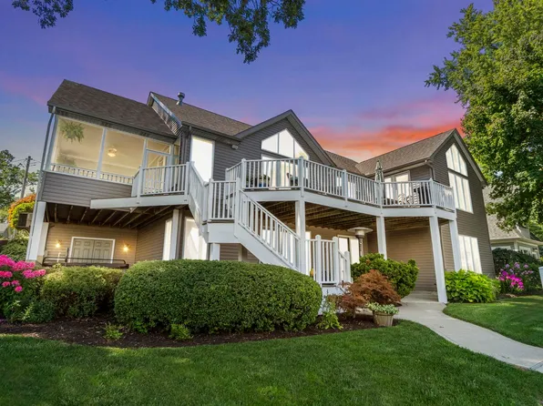 1040 Lane 800 Snow Lk, Fremont, IN 46737