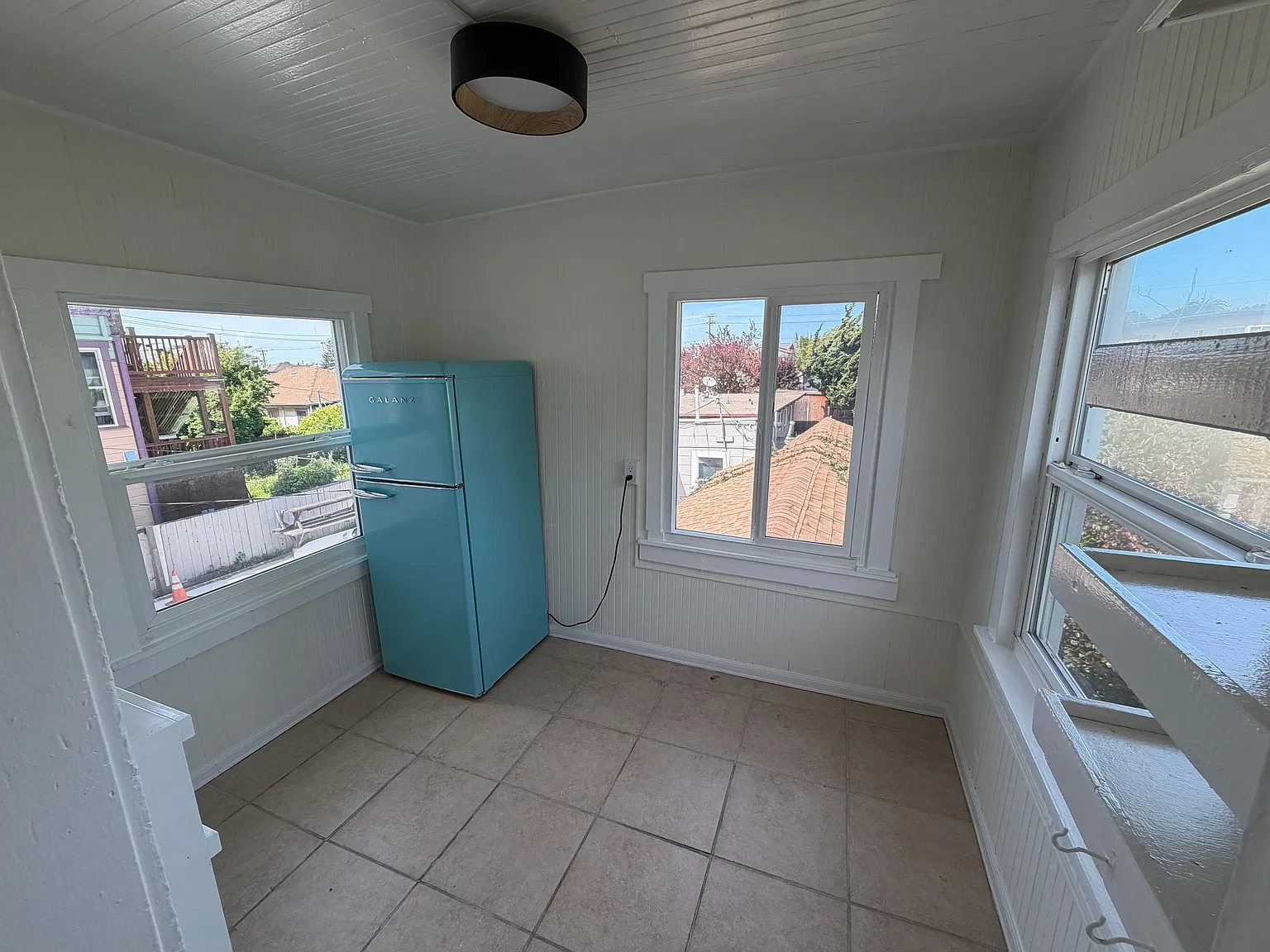 2 bed, 950 sqft, $2,500 — Photo 2