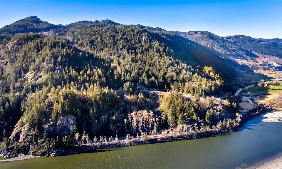 1st image of 3333 Lougheed Hwy