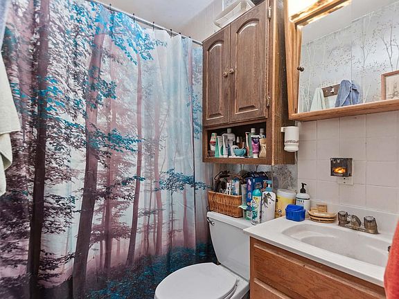 4th image of 2029 E Sharp Ave