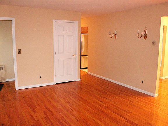 4th image of 460 Crystal Ave #2