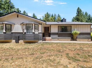 180 White Oak Dr, Cave Junction, OR 97523