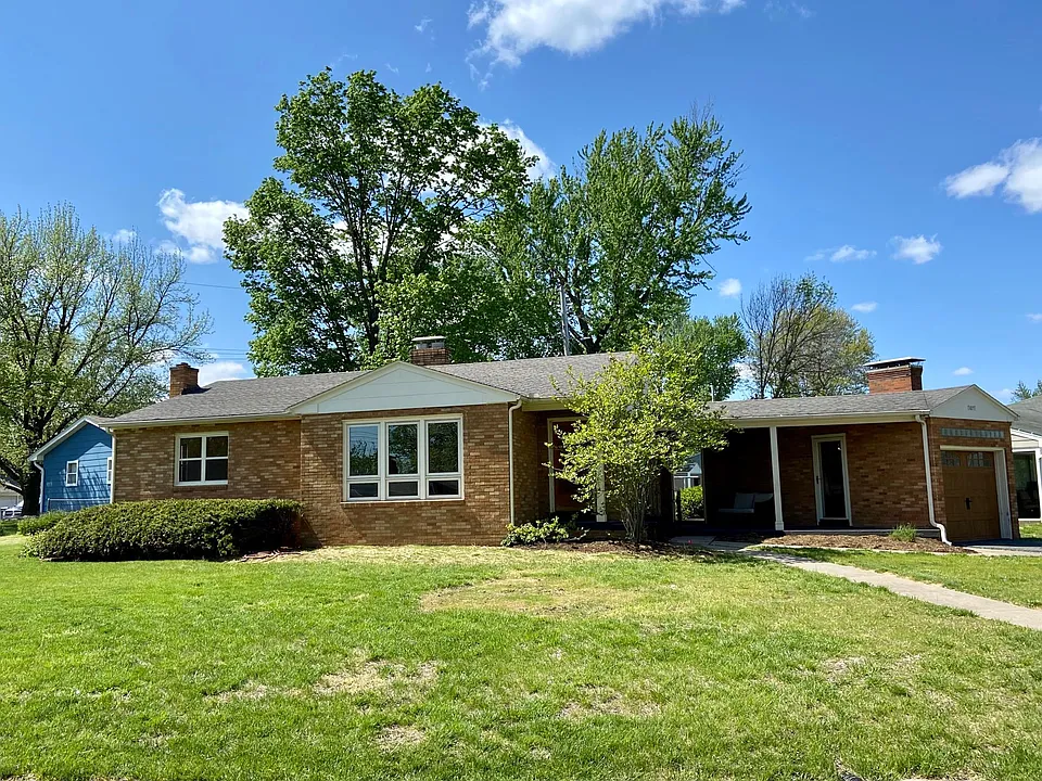 8 Nob Hill Dr