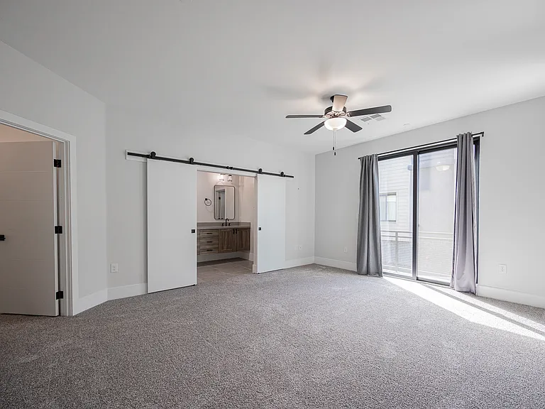 142 E Hearne Way — Photo 15