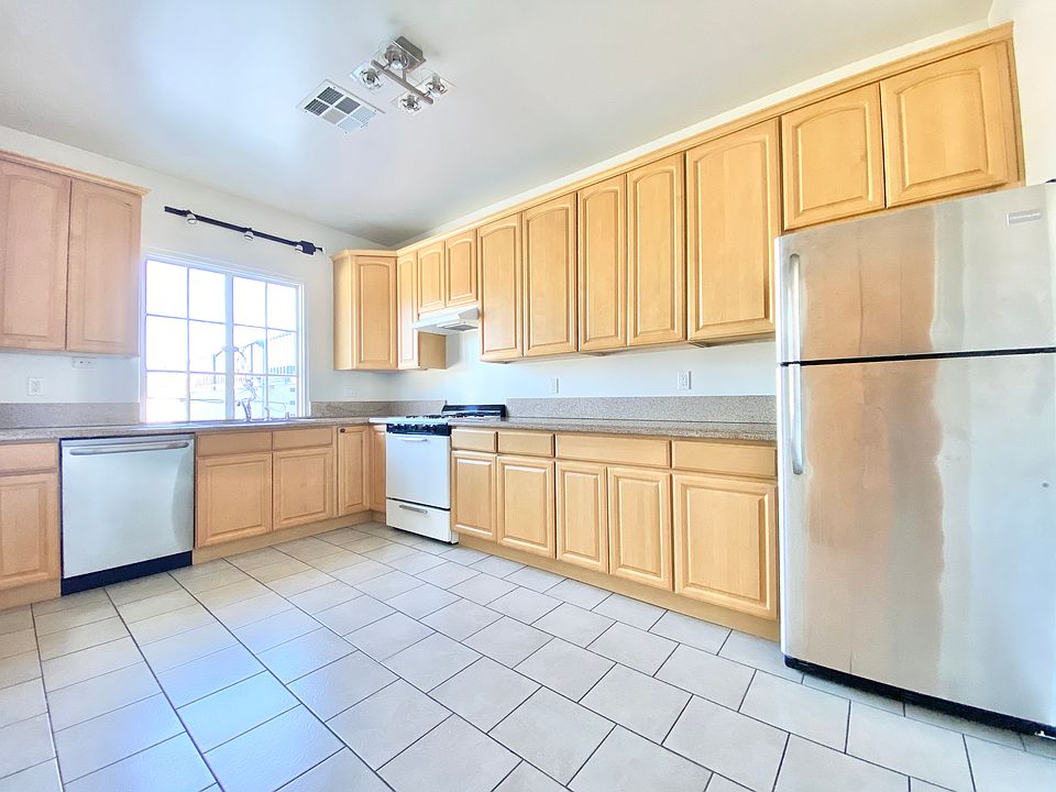 1st image of 7575 Melrose Ave #4
