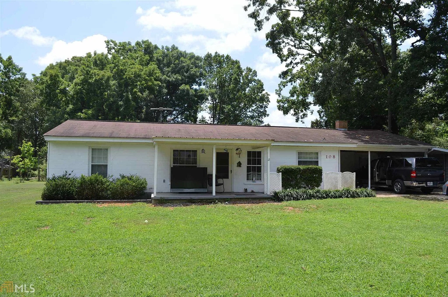 108 Oak Ave photo 1