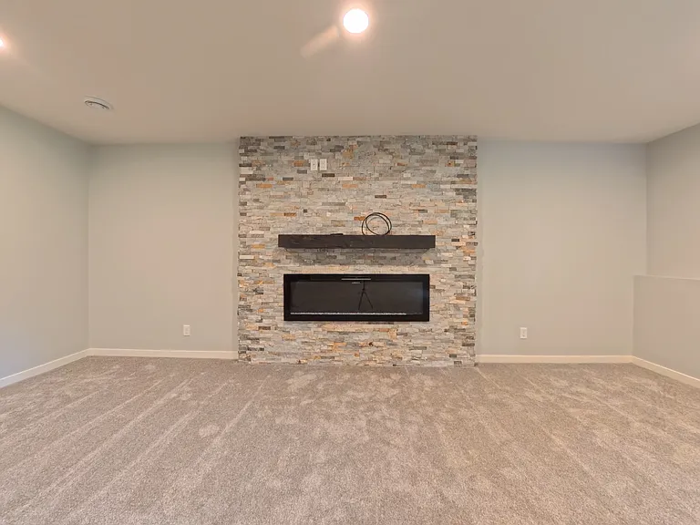 11956 Castle Rock Ct N — Photo 16