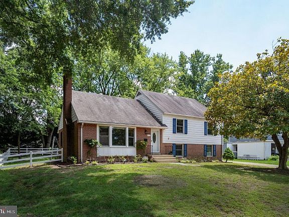 4th image of 8503 Crown Pl