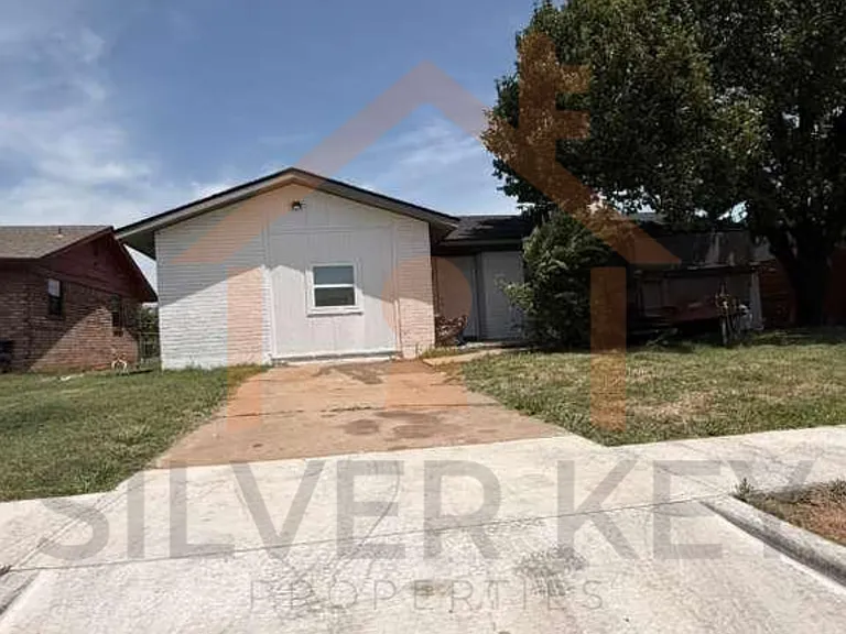 4625 SW H Ave — Photo 1