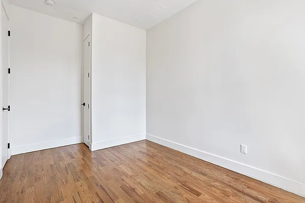 Rented by Skyhigh Realty NYC LLC | media 34