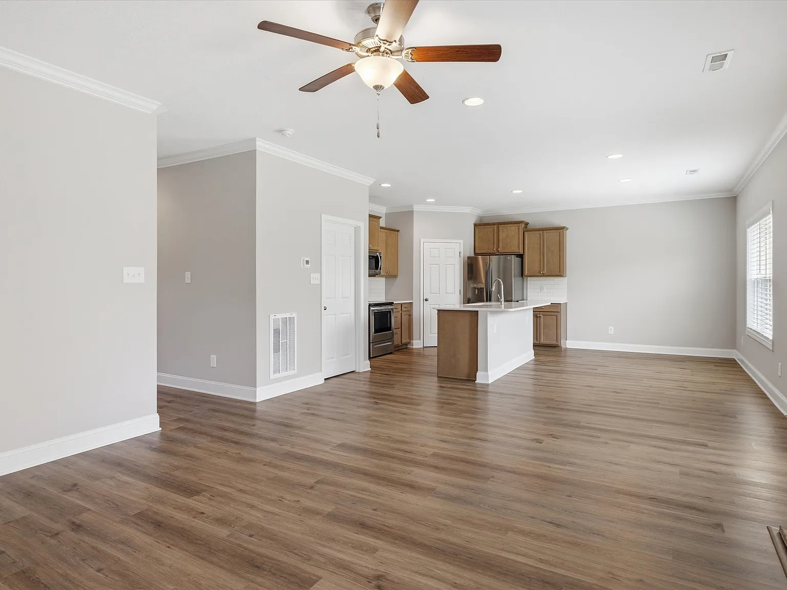 4 bed, 2.5 bath, 2224 sqft, $2,550 — Photo 3