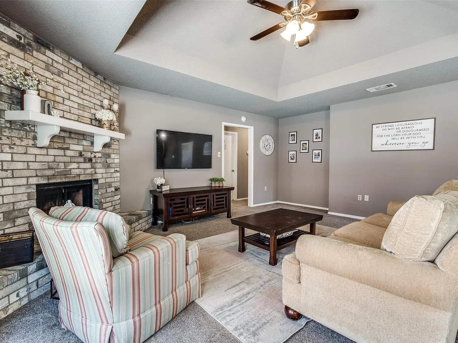 3 bed, 2.0 bath, 1489 sqft, $2,595 — Photo 4