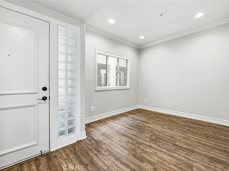2243 Martin #218 — Photo 3