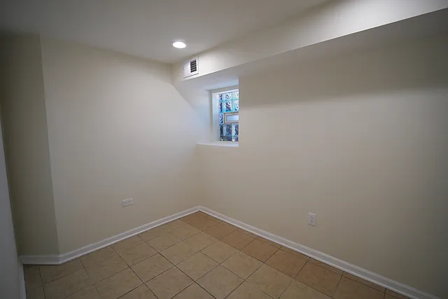 1016 N Ridgeway Ave #1R — Photo 14