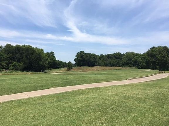 2nd image of 936 Quarry Oaks Dr