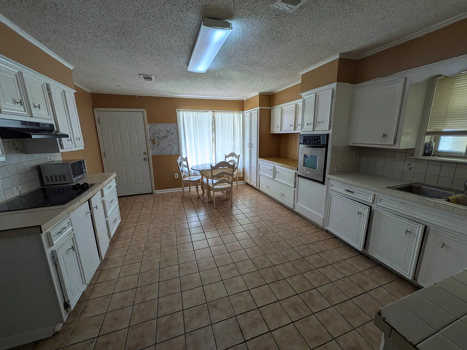 3 bed, $1,200 — Photo 3