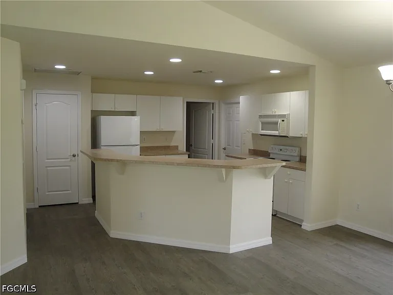1236 Bayou St — Photo 2