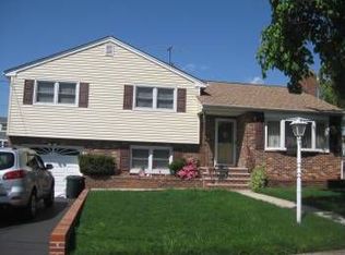 4 Essex Pl, Dumont, NJ 07628