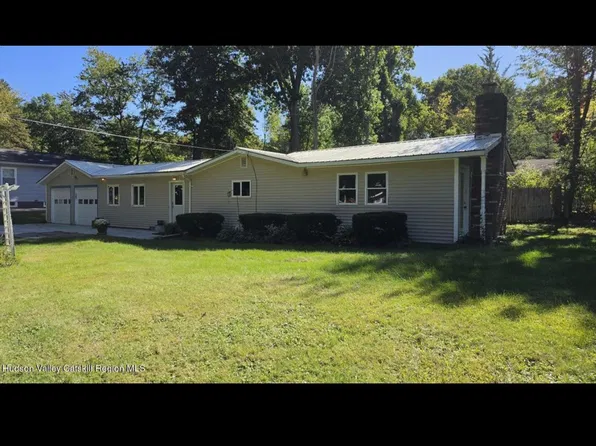 4 Cove St #1, Niverville, NY 12130
