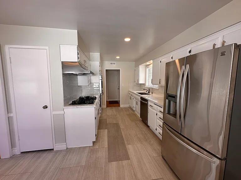 230 Stevens Ave — Photo 17