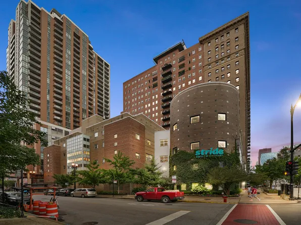 40 E 9th St APT 1807, Chicago, IL 60605