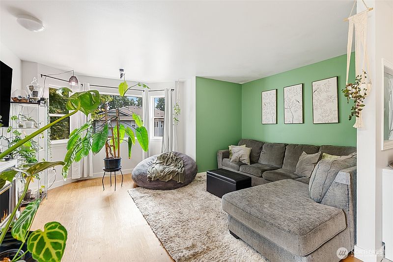 4th image of 3374 Northwest Avenue #202