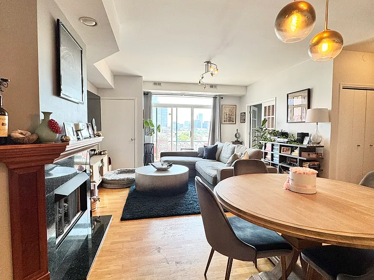 680 N Green St #706 — Photo 5