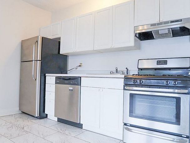 1st image of 3727 N Pine Grove Ave APT 407