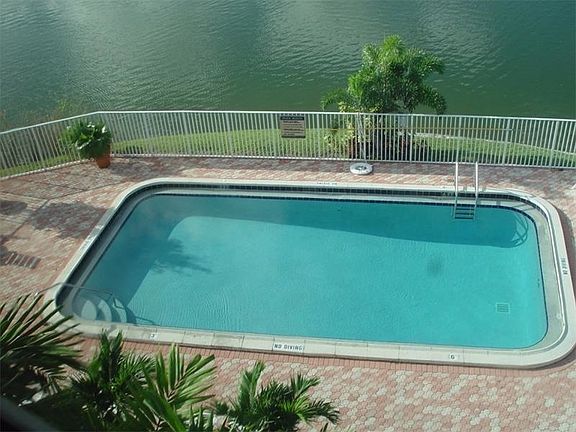 3rd image of 3919 Crystal Lake Dr #421