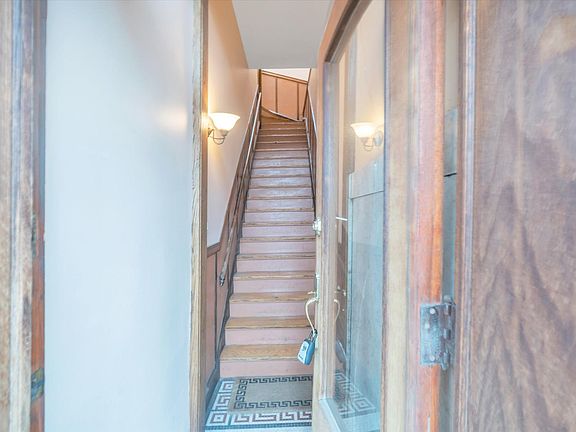 4th image of 4705 N Lincoln Ave #2