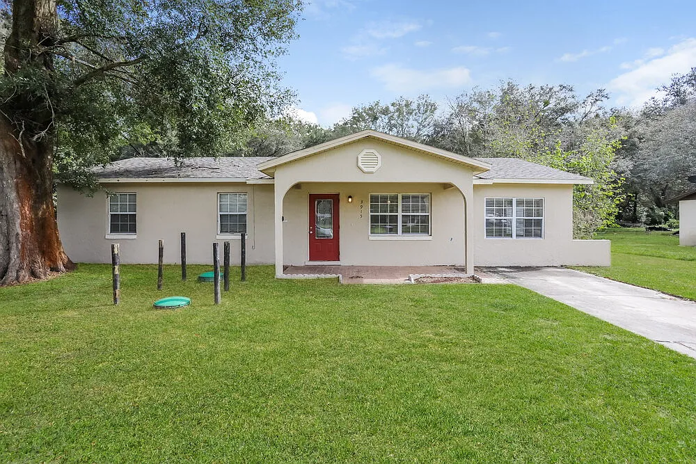 3 bed, 2.0 bath, 1352 sqft, $3,140 — Photo 1