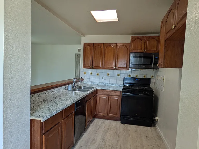 1623 N Winstel Blvd — Photo 2