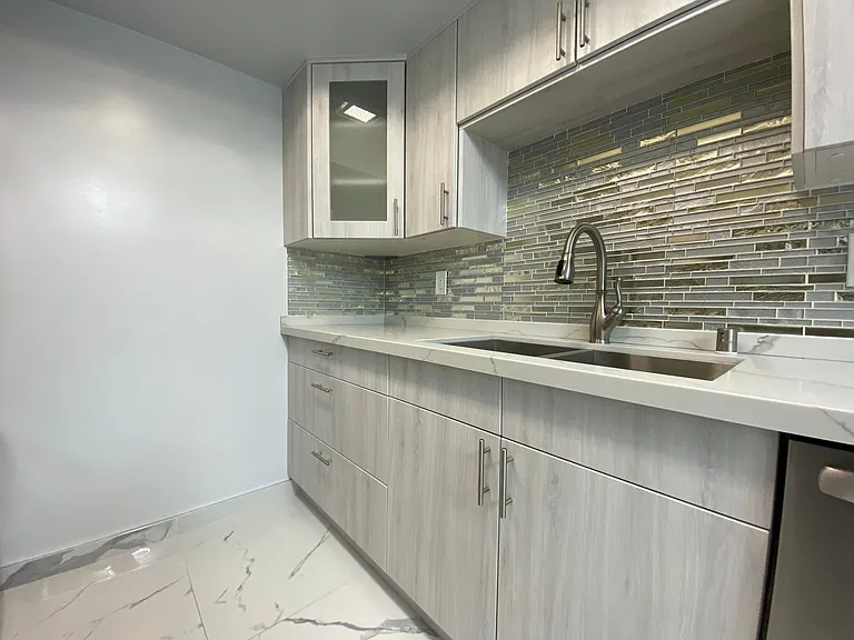 European Self Close Cabinets