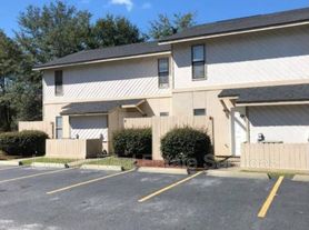 107 Gilbert St, Hinesville, GA