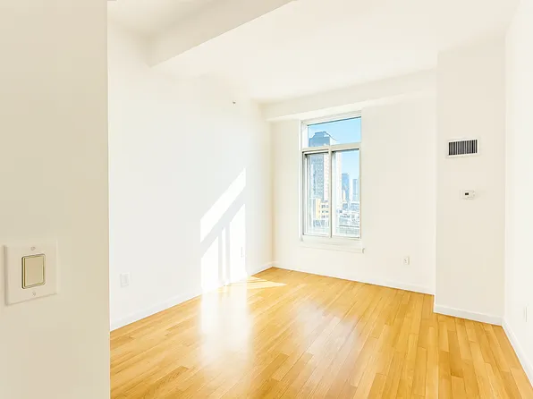 85 Adams Street image 12 of 16