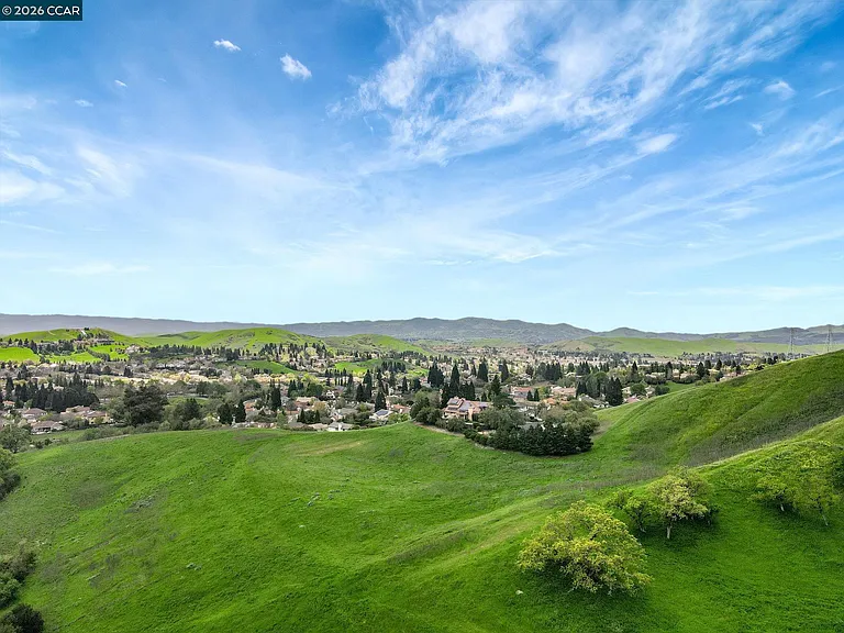 668 Sun Tree Ct — Photo 76