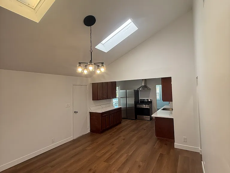 11247 Dalwood Ave — Photo 5
