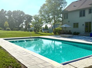 24047 N Coneflower Dr, Lake Barrington, IL 60010