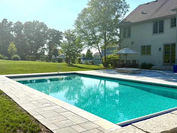 24047 N Coneflower Dr, Lake Barrington, IL 60010