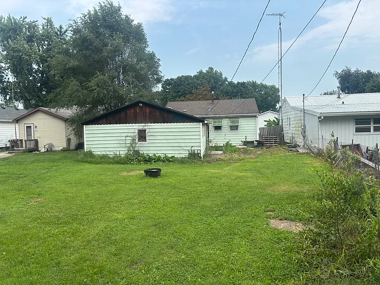 905 N Wesley St — Photo 2