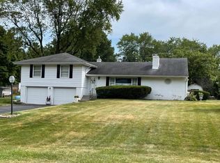 2431 Oakwood Dr, Anderson, IN 46011
