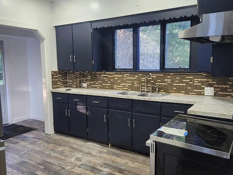 202 Jewett St — Photo 3