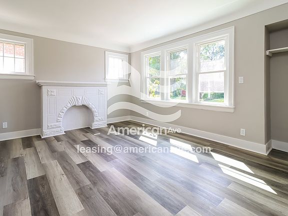 1321173_002_living_room_13979036.jpg