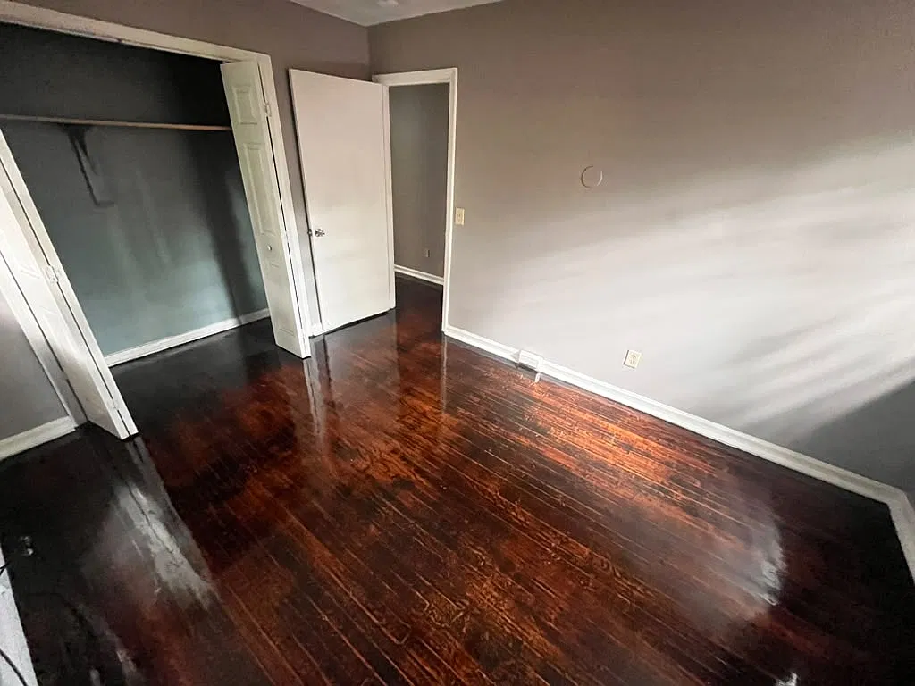116 Larchwood Dr - 1 — Photo 3