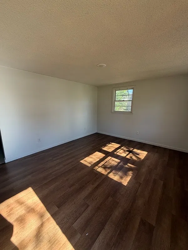 213 Elliott St — Photo 1