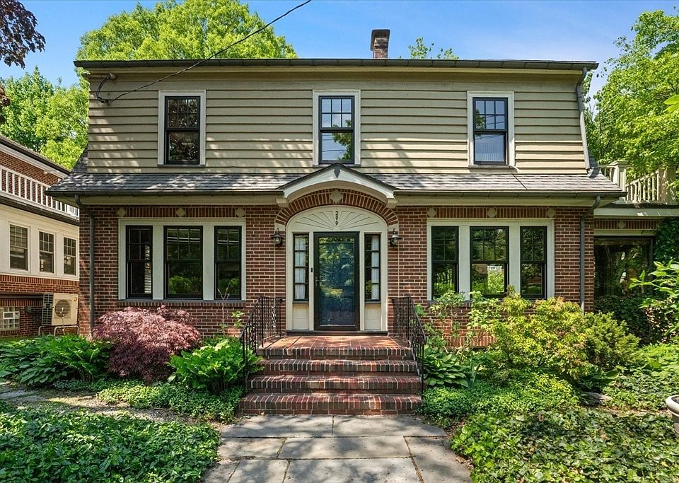 1st image of 299 Pond St